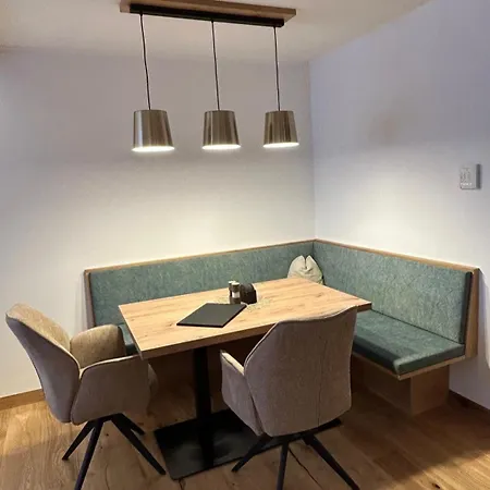 Christian Apartman *