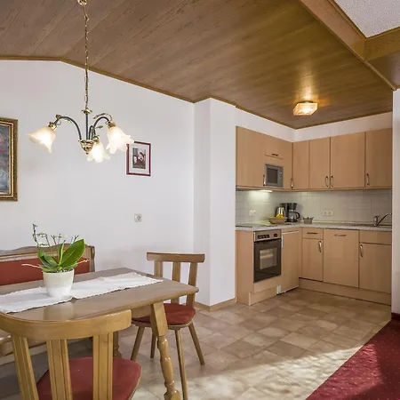 Christian Apartment *